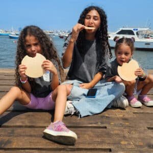 Model and kids wearing oversized grey washed T-shirts – PoshFashion casual kidswear